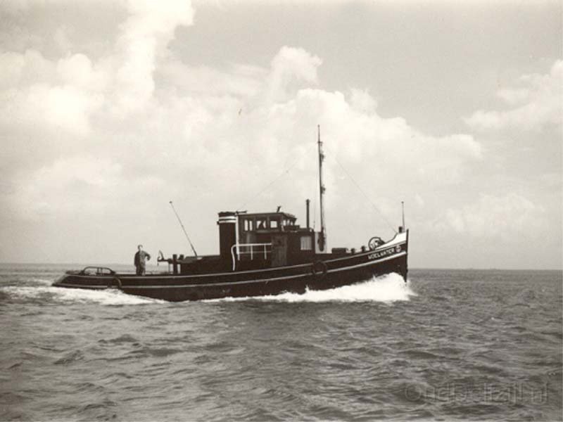 Sleepboot Woelwater op de Eems.jpg